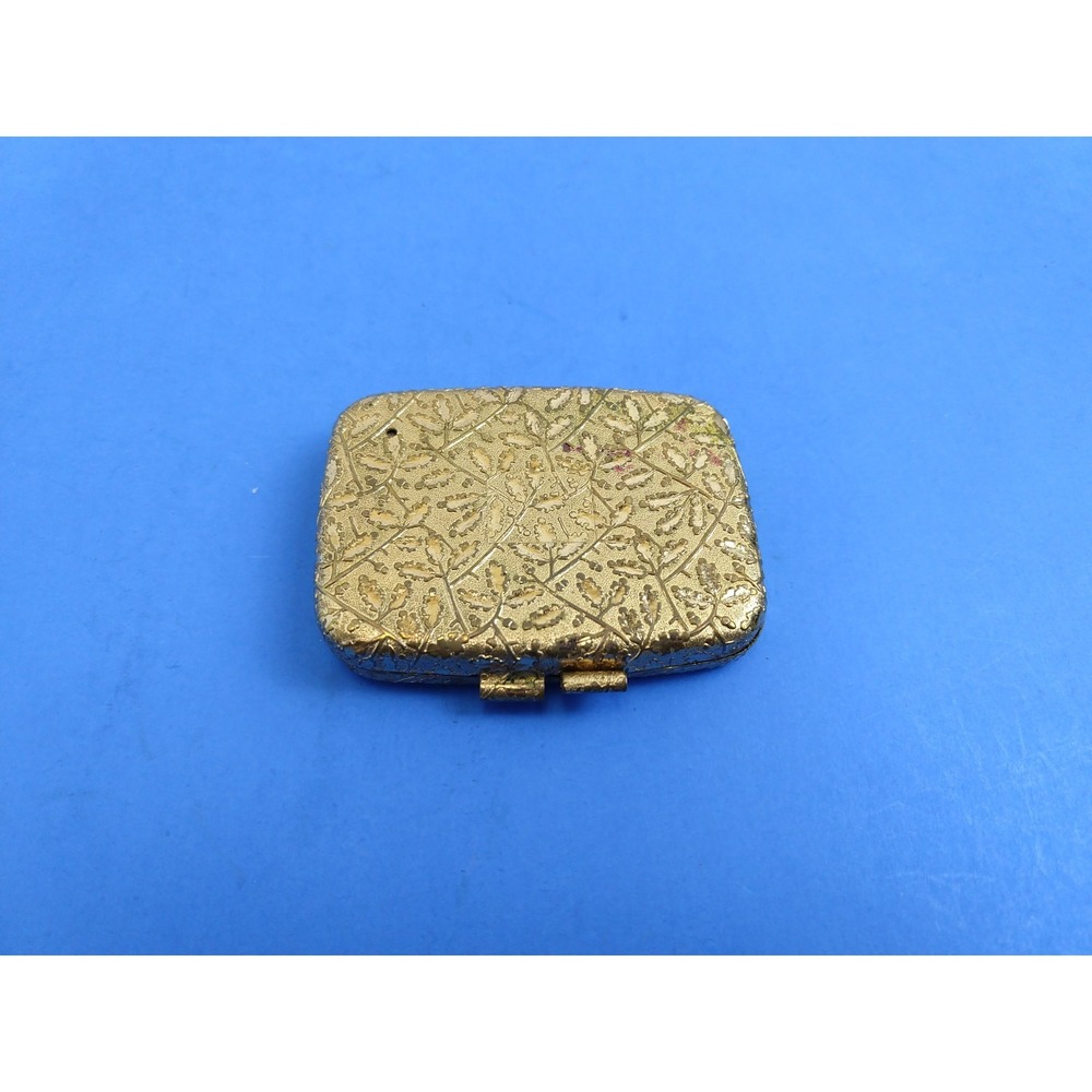 REVLON Vintage Gold Tone Reprousse Leaf Design Compact